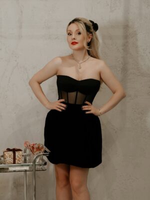 Mariya Kravchenko Instagram - Я в предвкушении Нового года.. Жду чуда и селедку под шубой! Надеюсь, вы тоже!🔥✨🎄
корсет @miss_corset
photo @aaneshka
muah @mua.sveta_