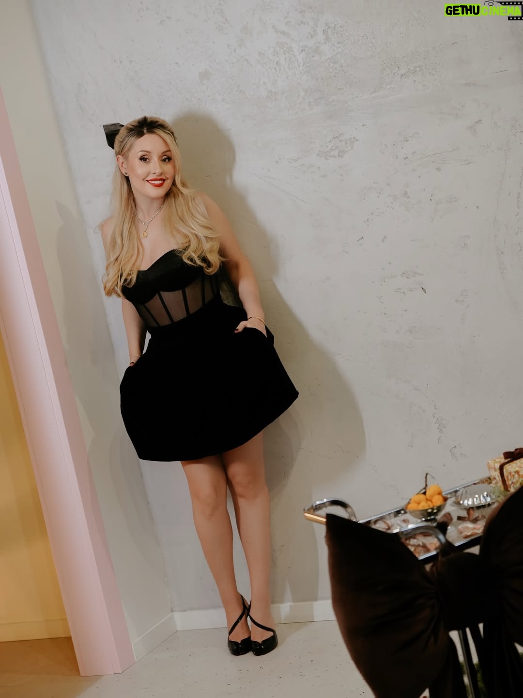 Mariya Kravchenko - 20.5K Likes - Я в предвкушении Нового года.. Жду чуда и селедку под шубой! Надеюсь, вы тоже!🔥✨🎄

корсет @miss_corset 
photo @aaneshka 
muah @mua.sveta_