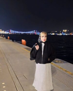 Marjaneh Golchin Instagram - 🛳🌊
کم کم یاد می‌گیری؛
همه‌ی دردها ،
همه‌ی مشکلات ،
و همه‌ی از دست دادن‌ها بد نیست
درست شبیهِ واکسن؛
که اولش کمی می‌سوزانَد
ولی قوی‌ترت می‌کند 
#نرگس_صرافیان_طوفان‌🙏 
#از_دست_دادن#واکسن#میسوزاند#قوی_باش #از_هیچی_نترس #دلت_را_به_خدا_بسپار🌱🌿 
@marjanegolchin
