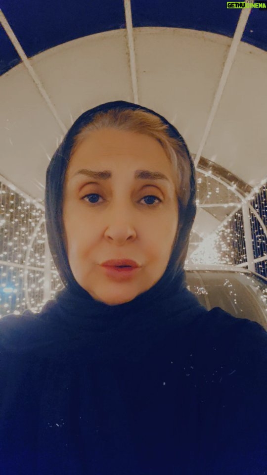 Marjaneh Golchin - 124.6K Likes - 😏🤔😔😊
گفتا 
زکه نالیم ؟
از ماست که بر ماست
#تنهایی #گاهی_خنده #گاهی_گریه#فاصله#ادمها#این_روزهای_من
#مرجانه_دلدار_گلچین #مرجانه_گلچین