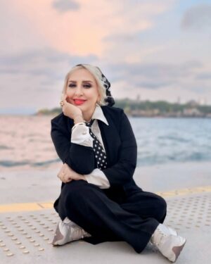 Marjaneh Golchin Instagram - 🌊🌈👔
به سر اغازها اعتماد نکن
راست ترین سخن ها در لحظه های پایانی گفته میشود
#جبران_خليل_جبران 
@marjanegolchin 
#اعتماد #راستی #دروغ #سرآغاز #پایان #قلبتون_سبز_💚 #مرجانه_دلدار_گلچین #مرجانه_گلچین