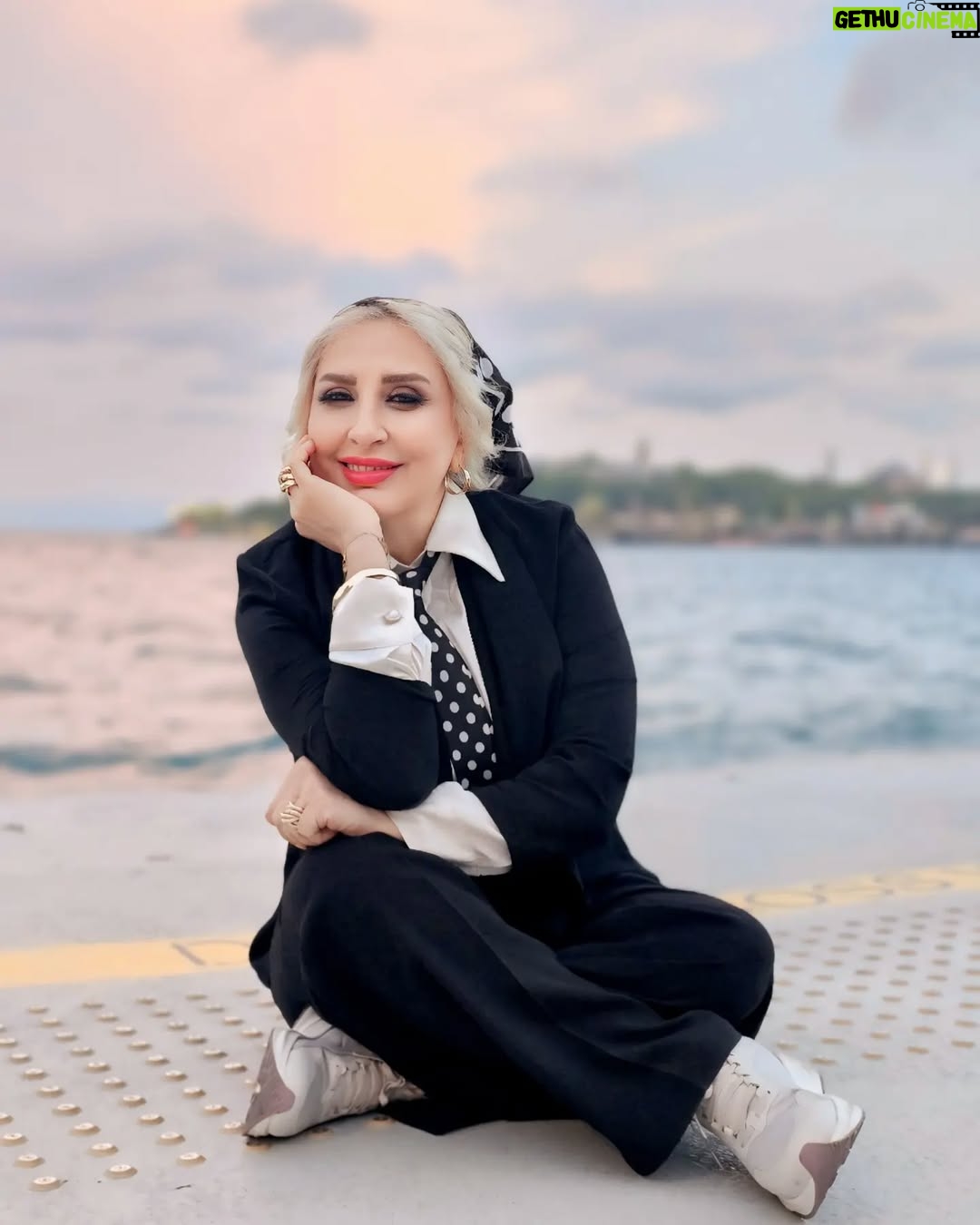 Marjaneh Golchin - 91.2K Likes - 🌊🌈👔
به سر اغازها اعتماد نکن
راست ترین سخن ها در لحظه های پایانی گفته میشود
#جبران_خليل_جبران 
@marjanegolchin 
#اعتماد #راستی #دروغ #سرآغاز #پایان #قلبتون_سبز_💚 #مرجانه_دلدار_گلچین #مرجانه_گلچین