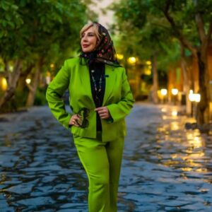 Marjaneh Golchin Instagram - 🦋🌳🦋🌳🦋🌳
من خودِ معجزه‌ام!
زنده‌ماندنم،
دوام آوردنم،
کم نیاوردنم!
من حتی می‌خندم، نه لبخند، قهقهه!
از این معجزه تر؟!!!
#نرگس_صرافیان_طوفان 
لطفا مرا ورق بزنید😉📸👍
#من #زنده #دوام #کم #میخندم #لبخند #قهقهه #من_معجزه #مرجانه❤️ #مرجانه_دلدار_گلچین #مرجانه_گلچین