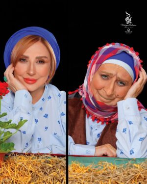 Marjaneh Golchin Instagram - « خونه‌ی مادربزرگه »

تلویزیون ناسیونال قدیمی درون جعبه‌ی تلویزیون، روی میز چوبی با پایه‌های منحنی و رو تلویزیونیِ  پارچه گل‌گلی که یه مثلث از تصویر رو می‌پوشوند ؛ عرق بعد از مدرسه و کیف مدرسه‌ی پاشیده شده وسط قالیچه ، شربتِ مامان و صدای هم زدن و سرگیجه‌ی یخ در سکنجبین…
مبهوت در تصویر تلویزیون و صدای «جانِ قربان» هنگامه‌ی مفید در شخصیت مادربزرگ ِ مرضیه‌ی برومند ، ترس ِ مخمل و چهره‌ی بی‌تفاوت هاپوکومار؛ 
صداهای دلنشین فاطمه معتمدآریا ، رضا بابک ، راضیه برومند ، بهرام شاه محمدلو و مریم سعادت…
سلیقه‌ی دهه‌ ۶۰ و اوایل دهه ۷۰ ، زندگی هزار قصه با غصه و شادی ، معجونی از غم و شادی و ترس امّا بدون اضطراب…!
خاطره‌هایی که ساختند
من را ، تو را ، جامعه را و ایران را…

و امروز هالووین بهانه‌‌ای‌ست برای نسل جدید تا با یادآوری خاطراتمان ، احساسی عمیق و مشترک بین همه‌ی انسان‌ها ایجاد کند…✨
مثل همان روح یکتای «مادربزرگ» در خانه‌ی مادربزرگه…

«خونه‌ی مادربزرگه» اثر زیبای مرضیه برومند و احمد بهبهانی با آهنگسازی فوق‌العاده‌ی بهرام دهقان‌یار و عروسک‌گردانی دلنشین ایرج طهماسب و حمید جبلی🌟
Beautiful actress:
@marjanegolchin 
Makeup artist:
@maryamrahnama__ 
Hairstyle:
@minanorozi_hairstyle 
Beauty salon:
@maryamrahnamabeauty 
Photography studio:
@falifilm 
Camerawomen & Videography:
@fatemeh_kooraei 
🌟
#هالووین #خونه_مادربزرگه #گریم #مرضیه_برومند #دهه۶۰ #نوستالژی #میکاپ #گریم_هالووین #سینما #مریم_رهنما #مرجانه_گلچین
#cinema #makeup #maryamrahnamabeauty #Halloween