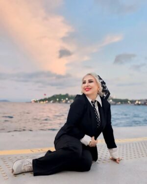 Marjaneh Golchin Instagram - 🌊🌈👔
به سر اغازها اعتماد نکن
راست ترین سخن ها در لحظه های پایانی گفته میشود
#جبران_خليل_جبران 
@marjanegolchin 
#اعتماد #راستی #دروغ #سرآغاز #پایان #قلبتون_سبز_💚 #مرجانه_دلدار_گلچین #مرجانه_گلچین