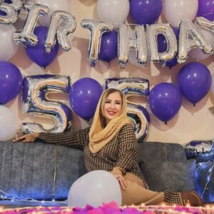 Marjaneh Golchin Instagram - 🎂❤️❄️

زن ها وقتی میخندند،
انگار دنیا میخندد،
میگویید نه؟!
فکر کنید به خنده های مادرتان؛
مادرتان که میخندید، پدرتان مگر میتوانست نخندد؟!
جنس زن خوب است که خنده رو باشد،
دنیا به لبخندشان نیازمند است؛
زن بخندد،
تمام مردان وابسته به آن میخندند
آنها بلدند کاری کنند
تا پدر بخندد، برادر بخندد
عشق بخندد
تمام در و دیوار خانه بخندد
دنیا بخندد..(#سیما_امیرخانی)
#عکسها از عسل عزیزم❤️( لطفا ورق بزنید🙏)
#زن #زنان_قدرتمند #بخند #خنداندن_زیباترین_کار_دنیاست #شادی_را_منتشر_کنیم🌹😍#پدر #مادر #خانواده #عشق #مرجانه_دلدار_گلچین #مرجانه_گلچین