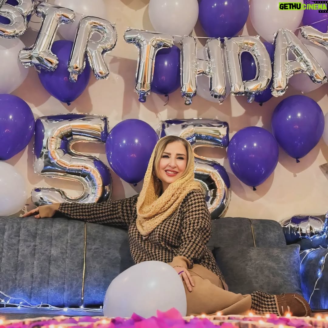 Marjaneh Golchin - 63.7K Likes - 🎂❤️❄️

زن ها وقتی میخندند،
انگار دنیا میخندد،
میگویید نه؟!
فکر کنید به خنده های مادرتان؛
مادرتان که میخندید، پدرتان مگر میتوانست نخندد؟!
جنس زن خوب است که خنده رو باشد،
دنیا به لبخندشان نیازمند است؛
زن بخندد،
تمام مردان وابسته به آن میخندند
آنها بلدند کاری کنند
تا پدر بخندد، برادر بخندد
عشق بخندد
تمام در و دیوار خانه بخندد
دنیا بخندد..(#سیما_امیرخانی)
#عکسها از عسل عزیزم❤️( لطفا ورق بزنید🙏)
#زن #زنان_قدرتمند #بخند #خنداندن_زیباترین_کار_دنیاست #شادی_را_منتشر_کنیم🌹😍#پدر #مادر #خانواده #عشق #مرجانه_دلدار_گلچین #مرجانه_گلچین