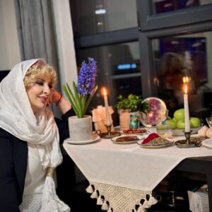 Marjaneh Golchin Instagram - 👗👡🌸🎁🪻🌍

برآمد باد صبح و بوی نوروز
به کام دوستان و بخت پیروز

مبارک بادت این سال و همه سال
همایون بادت این روز و همه روز
سال نو مبارک❤️🌸
#سعدی #نو_شدن #دوستان #یاران #هموطنان #خوشی #برکت #حال_خوب #مبارک_باد #نوروز #مرجانه_دلدار_گلچین #مرجانه_گلچین
