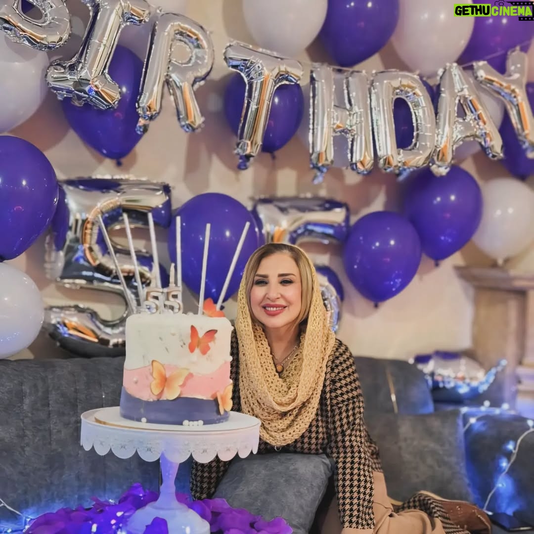 Marjaneh Golchin - 63.7K Likes - 🎂❤️❄️

زن ها وقتی میخندند،
انگار دنیا میخندد،
میگویید نه؟!
فکر کنید به خنده های مادرتان؛
مادرتان که میخندید، پدرتان مگر میتوانست نخندد؟!
جنس زن خوب است که خنده رو باشد،
دنیا به لبخندشان نیازمند است؛
زن بخندد،
تمام مردان وابسته به آن میخندند
آنها بلدند کاری کنند
تا پدر بخندد، برادر بخندد
عشق بخندد
تمام در و دیوار خانه بخندد
دنیا بخندد..(#سیما_امیرخانی)
#عکسها از عسل عزیزم❤️( لطفا ورق بزنید🙏)
#زن #زنان_قدرتمند #بخند #خنداندن_زیباترین_کار_دنیاست #شادی_را_منتشر_کنیم🌹😍#پدر #مادر #خانواده #عشق #مرجانه_دلدار_گلچین #مرجانه_گلچین