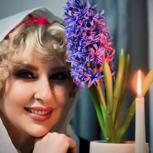 Marjaneh Golchin Instagram - 👗👡🌸🎁🪻🌍

برآمد باد صبح و بوی نوروز
به کام دوستان و بخت پیروز

مبارک بادت این سال و همه سال
همایون بادت این روز و همه روز
سال نو مبارک❤️🌸
#سعدی #نو_شدن #دوستان #یاران #هموطنان #خوشی #برکت #حال_خوب #مبارک_باد #نوروز #مرجانه_دلدار_گلچین #مرجانه_گلچین