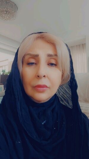 Marjaneh Golchin Instagram - 🕯🖤🕯🖤🕯🖤🕯
چه کنم با غم خویش؟
که گهی بغض دلم میترکد
دل تنگم ز عطش میسوزد؛
شانه ای میخواهم؛
که گذارم سر خود بر رویش
که کنم گریه، که شاید کمی آرام شوم،
ولی افسوس مادرم نیست🥺🖤
🕯🖤🕯🖤🕯🖤🕯🖤
#سوز_دل #غم_مادر #غم_دلتنگی #فراق#این_روزهای_من #یاران#عزیزان#روحتان_شاد
#مرجانه_دلدار_گلچین #مرجانه_گلچین 
@marjanegolchin