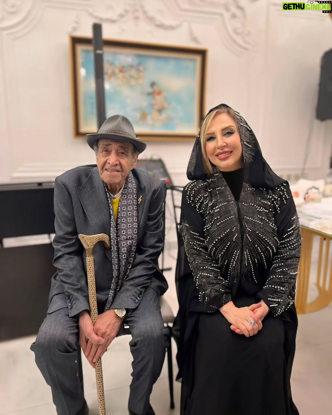 Marjaneh Golchin - 84.9K Likes - 🎶🎻🎤📻
عکس مربوط به زمستان سال پیشه در محضر استاد اواز جناب ایرج  به مناسبت بزرگداشت ایشون که قطعا عاشقانه ,من و هزاران نفر چون من ,با صدای ملکوتیشون خاطرها دارند📻❤️ 
قدر پیشکسوتان عرصه هنر  رو بدانیم که گنجینه هایی هستند بی تکرار🙏
سر تعظیم فرود میارم به پاس سالها لذتی که از صدای زیباتون بردیم و بردم🙏💐
عمرتون طولانی سایتون مستدام💐❤️
#اواز #موسیقی_سنتی #موسیقی_غذای_روح #بی_تکرار #بی_مانند #اسطوره #چهرهای_ماندگار #ایرج_خواجه_امیری #نادر_گلچین_خواننده #تکریم #احترام #خواننده #فردین #سینمای_ایران#مرجانه_دلدار_گلچین #مرجانه_گلچین