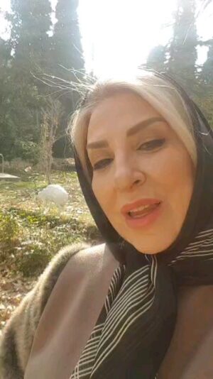 Marjaneh Golchin Instagram - ⏰️🎬📽📺
قدیمی ها می گفتند وقتی زمان زود میگذره
یعنی داره بهت خوش میگذره
اما ماها بدون خوشی داریم به سرعت پیر میشیم
به سرعت🥺
قدر همدیگرو بدونیم خیلی زود دیر میشه
⏰️⏰️⏰️⏰️⏰️⏰️⏰️⏰️⏰️⏰️⏰️
#سریال_ایرانی #پلتفرم #پدر_گواردیولا #پشت_صحنه #خاطره_بازی #عوامل_فیلم ⚘️#کارگردان#نویسنده #سعید_نعمت_الله #مرجانه_دلدار_گلچین #مرجانه_گلچین @marjanegolchin