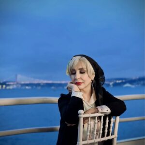 Marjaneh Golchin Instagram - 🌊⚓️⛴️🛶
گفتم: "خیلی ممنون! خودم یک‌ کاریش می‌کنم" و برگشتم و به غرق شدنم ادامه دادم. منی که همیشه ترجیح داده‌ام به اختیار خودم بمیرم تا به زور و منت دیگران، نجات داده شوم...
#نرگس_صرافیان_طوفان‌🙏❤️
( لطفا ورق بزنید🙏)
@marjanegolchin
#خودت_باش#ترجیحمه#غرق_شدن#بی_منت#ایستاده#مردن#ناجی_من #خود #من #به_خودت_تکیه_کن #به_خودت_احترام_بذار #به_خودت_ایمان_داشته_باش #تو_فقط_خدا_رو_داری