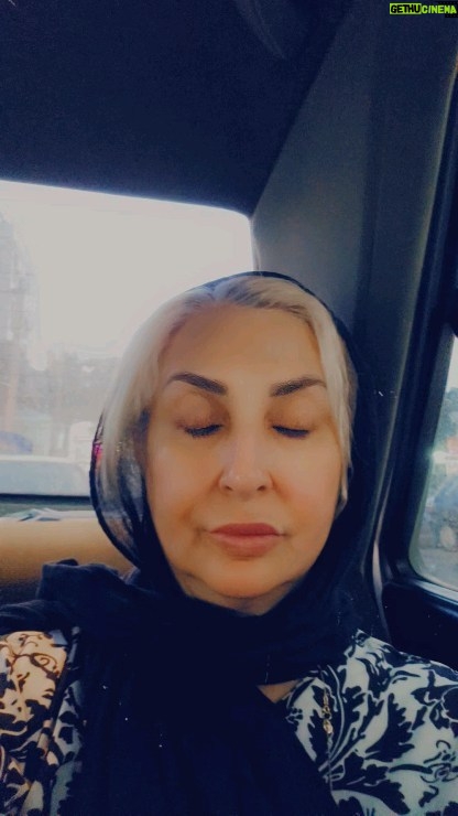 Marjaneh Golchin - 197.3K Likes - انشالا از امشب به بعد همهههههههٔه چی درست میشه🫠
هواپیما ، قطار، ماشین، موتور............ دیگه هیچ وسیله نقلیه ای به خاطر گرونی  و نبود قطعات،  فرسوده و دربه داغون نمیشن🥴 و من و امثال من مثل یک شهروند محترم 🤨مثل همه جای دنیا  بدون عذاب🥴 ، و معطلی و خفگی😷 به کارو زندگیمون می‌رسیم🥴 هواپیما با کادر محترمش  با بوی خوش و غذای خوشتر از مهمانهاش پذیرایی میکنه 😉،ماشین مسافر کشی تسمه نمیدونم چی‌چی پاره نمیکنه 😉 سوخت بد نمیزنه که مسافرشو تا خونه خفه کنه،😷 جاده ها صاف میشن ، دست اندازها توی جاده دل و روده اتو تو دهنت نمیاره🤮، و خیلیییییییییییییی خبرهای خوب دیگه🙃 مهمتر از  همه اینکه ما دیگه  از امشب به  بعد به خودمون  نمیگیم لوک بدشانس😟 بلکه با افتخار میگیم لوک خوش شانس☺️😁😉
#مرجانه_دلدار_گلچین #مرجانه_گلچین