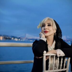 Marjaneh Golchin Instagram - 🌊⚓️⛴️🛶
گفتم: "خیلی ممنون! خودم یک‌ کاریش می‌کنم" و برگشتم و به غرق شدنم ادامه دادم. منی که همیشه ترجیح داده‌ام به اختیار خودم بمیرم تا به زور و منت دیگران، نجات داده شوم...
#نرگس_صرافیان_طوفان‌🙏❤️
( لطفا ورق بزنید🙏)
@marjanegolchin
#خودت_باش#ترجیحمه#غرق_شدن#بی_منت#ایستاده#مردن#ناجی_من #خود #من #به_خودت_تکیه_کن #به_خودت_احترام_بذار #به_خودت_ایمان_داشته_باش #تو_فقط_خدا_رو_داری
