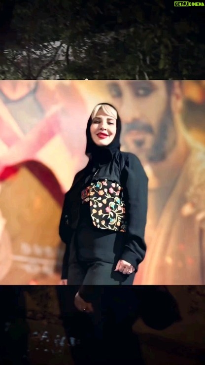Marjaneh Golchin - 55.9K Likes - 🤔🤔🤔🤔🤔🤔🤨
چی بگم؟🤐
خدا هیچکس و گرفتار این وضعیت نکنه؟🥴
دیگه مگه میفهمی نمایش چیه؟😖 
به جای اینکه فکرت متمرکز بشه روی کار اونم یه کار به این قشنگی👌
ناخودآگاه فکرت میره یه جای دیگه کجا؟ بماند.............🥴
چرا یکم برای مردم ارزش قايل نمیشید ؟ بابا بنده خداها کلی پول دادن،💰 وقت گذاشتن،🕛 اهمیت دادن که بیان یه کار باارزش ببینن 👀خوب این آدم با تمام تجهیزاتش که بهش وصله آمده نمایش ببینه ،نکنه فکر کردین طرف کلیه و دم و دستگاهشو خونه جا گذاشته امده 🥴؟ اولش باید تو  یه صف که نگم براتون وایسته خودشو راحت کنه برای سه ساعت دیدن  نمایش🤨 خوب بعدشو  طرف باید چه بکنه، شاید کفشش عین من پاشنه بلنده، شاید پیره👵، شاید بچه است👱‍♂️👱‍♀️ ، شاید دم و  دستگاهش اشکال داره😮‍💨 لذت که نمیبره هیچ🤫 ، همش در پیچ و تابه😒 نمی ذاره بقل دستیشم فیض ببره تا جایی که شاید ردیف پشتیش تو دلش بگه ای فلج بشی بشین دیگه چرا انقدر اين پا و اون پا میکنی😡
آخه نمیدونه که چه به حال اون بدبخت داره میگذره که😫 جایگاه اجرای نمایش شرق یه دونه🚽 تخلیه گاه برای خواهران یه دونه برای برادران  غرب 🤢
آخه این درسته؟  هم پول بدی هم شب از درد کلیه نتونی بخوابی؟
شما قضاوت کنید🫡
#توالت #سرویس_بهداشتی #الزامات #کلیه_درد #نگید_نگفتی #کو_گوش_شنوا_آخه😞😞#کاخ_سعد_اباد #نمایش#سیصد #مرجانه_دلدار_گلچین #مرجانه_گلچین