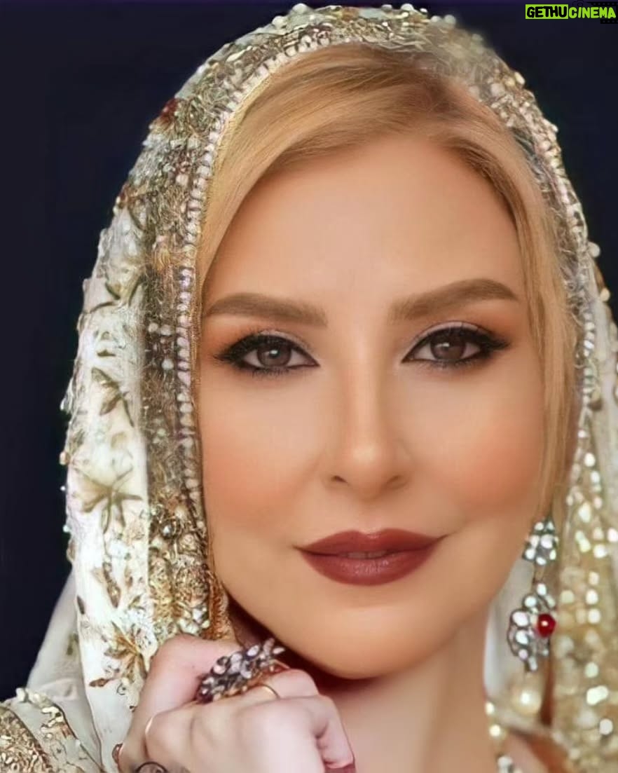 Marjaneh Golchin - 52.7K Likes - خواستم بگم؛ آدم می‌تونه حالش خوب نباشه ولی آرایش کنه.
آدم می‌تونه حالش خوب نباشه اما بره مهمونی، آدم می‌تونه حالش خوب نباشه ولی بره سفر، بره کافه، بره رستوران... 
کی از دلِ کی خبر داره؟!
#نرگس_صرافیان_طوفان🩵🦋 
#کی_از_دل_کی_خبر_داره #فضاوت_ممنوع#همدیگرو_قضاوت_نکنیم❤️🙏🏾 #همدیگرو_دوست_داشته_باشیم #تو_از_من_چی_میدونی #نرنجونیم_کسیو #فرصت #دوست_داشته_شدن #دوست #مرجانه_دلدار_گلچین #مرجانه_گلچین 
@marjanegolchin
