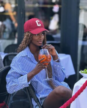 Marlène Kouassi Instagram - Moi, un cocktail et l’énergie de Paris.✨