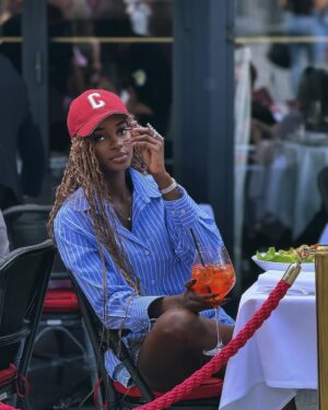 Marlène Kouassi Instagram - Moi, un cocktail et l’énergie de Paris.✨