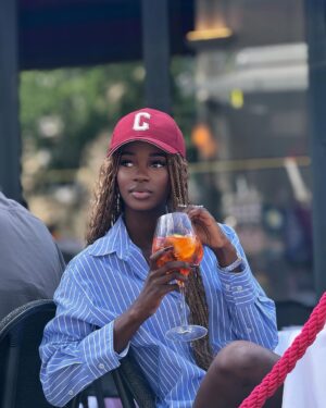 Marlène Kouassi Instagram - Moi, un cocktail et l’énergie de Paris.✨