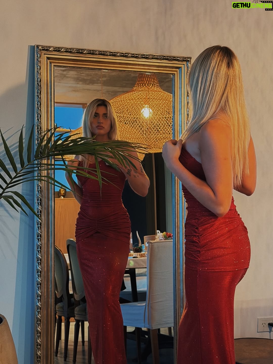 Marta Fort - 81.3K Likes - Empezando la Navidad 🎄 
@theluxe.com.ar