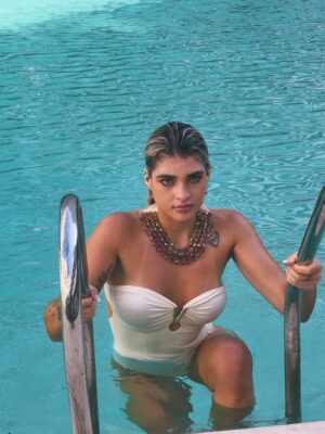 Marta Fort Instagram - Tapa para @holaarg 
📸 @matiasjsalgado
🖌️ @gabytagrosso
👗 @florbaragiani @ernie_ba 
👙 @bebrand.ab @ailen_bechara 
💇‍♀️ @saul_fernandez_estilista @adn_concept @cristianreystyle
💄 @nahuelito405
Press @nataliaromanpress