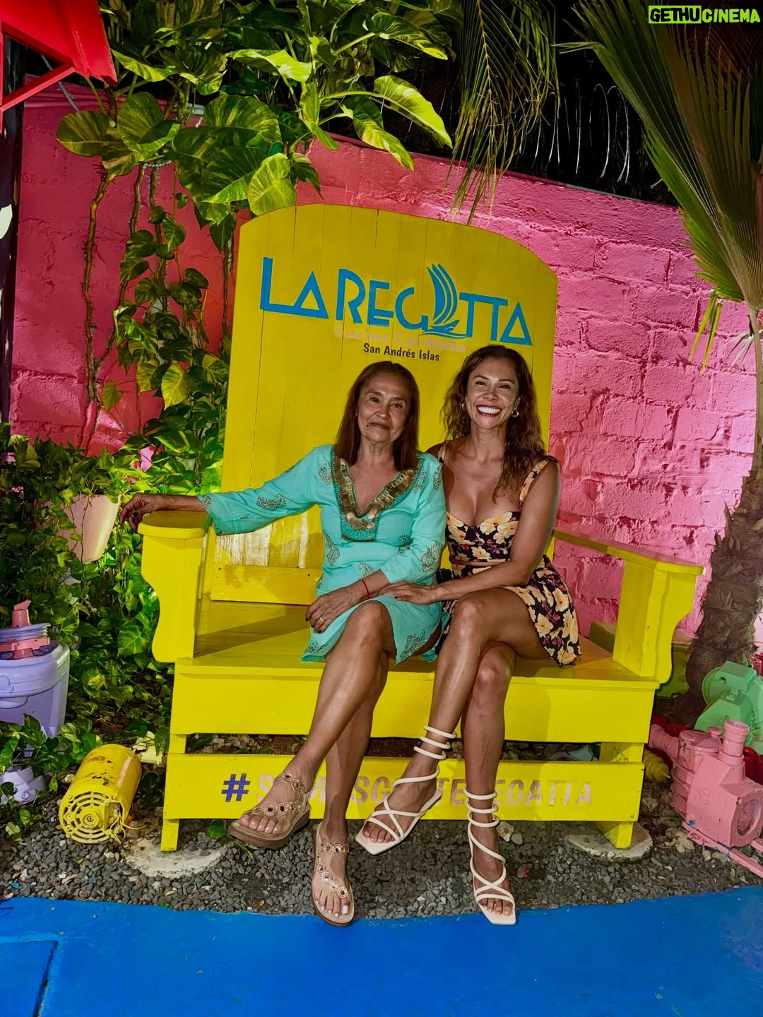 Martha Isabel Bolaños - 13.3K Likes - 🌴Que especial fue este tiempo! Es que El si que sabe sorprenderme! Hubo de todo en este paseo! 😎
👙 @dulcekatebeachwear