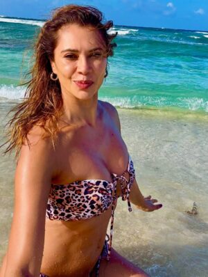 Martha Isabel Bolaños Instagram - 🌴Que especial fue este tiempo! Es que El si que sabe sorprenderme! Hubo de todo en este paseo! 😎
👙 @dulcekatebeachwear