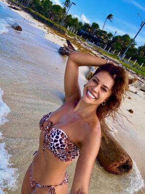 Martha Isabel Bolaños Instagram - 🌴Que especial fue este tiempo! Es que El si que sabe sorprenderme! Hubo de todo en este paseo! 😎
👙 @dulcekatebeachwear