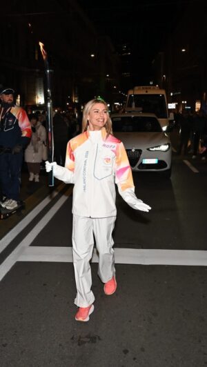 Martina Colombari Instagram - 💭 Nei pensieri di @martycolombari durante la "corsa più lunga della sua vita" 🔥

___

💭 In @martycolombari's thoughts during "the longest run of her life" 🔥

#MilanoCortina2026 #Olympics #TorchRelay2026