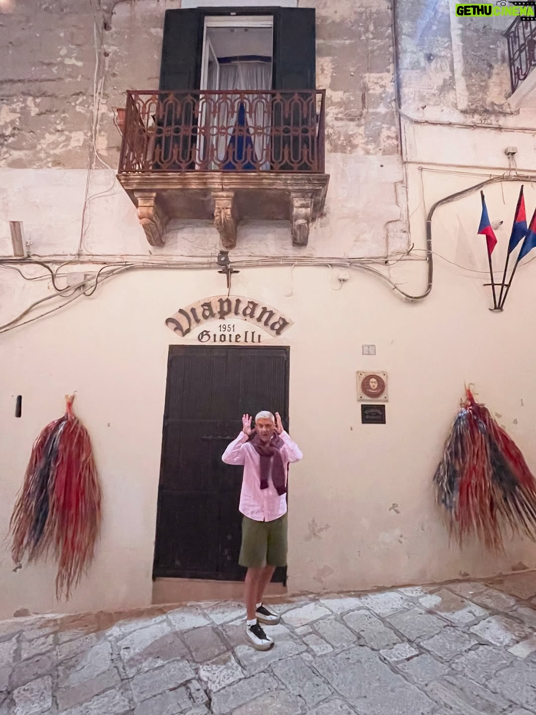 Martina Colombari - 19.1K Likes - Tornerò presto …. Puglia bella!