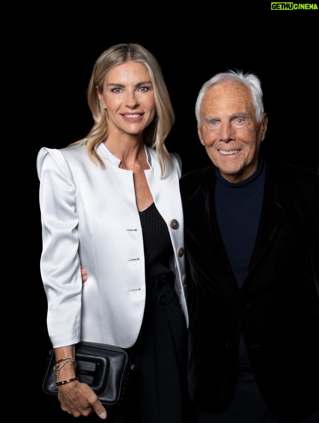Martina Colombari - 28.1K Likes - Era il 1991, Milano, fine settembre…. Arrivavo da Riccione da poco 16anni ed avevo appena vinto Miss Italia. 
L’agenzia Riccardo Gay durante Milano Collezioni mi manda a fare vari casting, fra questo anche dal Signor Armani. Mi presero subito per la sfilata, non ero mai stata su una passerella, non vi dico la strana emozione, un misto di incredulità, agitazione ed euforia. Da quel giorno ho avuto la fortuna di indossare per anni e anni le creazioni di Re Giorgio. Ed è stato un onore per me poterlo fare. Unico nella storia dello stile, della moda e della cultura. Un’eleganza ed una creatività che valorizzano noi donne, che ci rendono uniche, mai sfacciate e mai banali, donne di classe e come diceva lui: “L’eleganza non è farsi notare, ma farsi ricordare.” E noi, tutti, ti ricorderemo per sempre. 
Un abbraccio forte alla famiglia e a al team. 
R.I.P 
Signor Armani 🌹