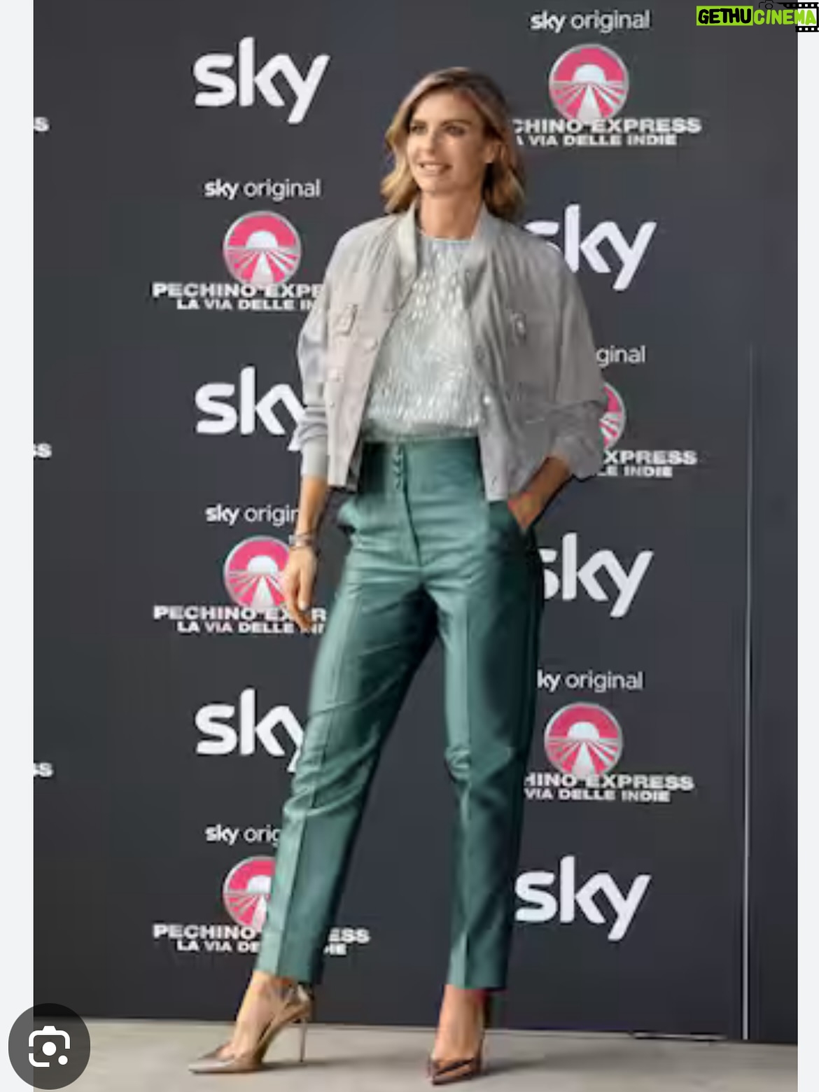 Martina Colombari - 28.1K Likes - Era il 1991, Milano, fine settembre…. Arrivavo da Riccione da poco 16anni ed avevo appena vinto Miss Italia. 
L’agenzia Riccardo Gay durante Milano Collezioni mi manda a fare vari casting, fra questo anche dal Signor Armani. Mi presero subito per la sfilata, non ero mai stata su una passerella, non vi dico la strana emozione, un misto di incredulità, agitazione ed euforia. Da quel giorno ho avuto la fortuna di indossare per anni e anni le creazioni di Re Giorgio. Ed è stato un onore per me poterlo fare. Unico nella storia dello stile, della moda e della cultura. Un’eleganza ed una creatività che valorizzano noi donne, che ci rendono uniche, mai sfacciate e mai banali, donne di classe e come diceva lui: “L’eleganza non è farsi notare, ma farsi ricordare.” E noi, tutti, ti ricorderemo per sempre. 
Un abbraccio forte alla famiglia e a al team. 
R.I.P 
Signor Armani 🌹