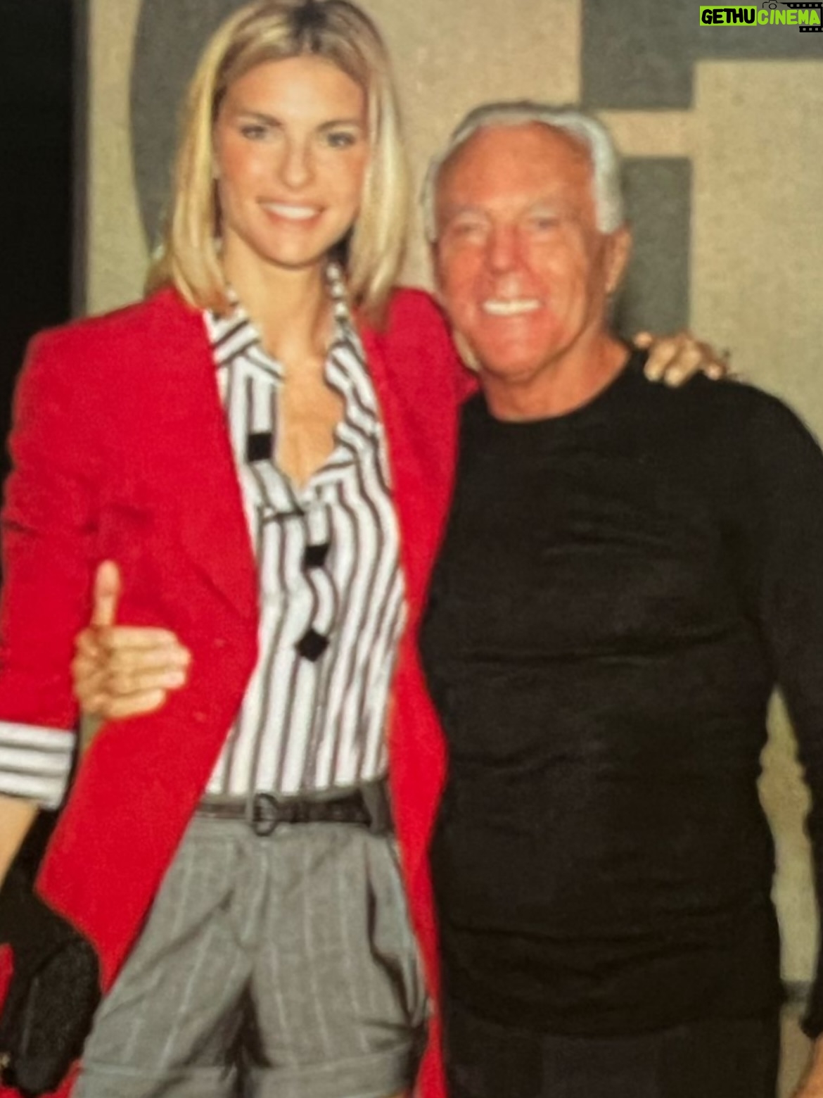Martina Colombari - 28.1K Likes - Era il 1991, Milano, fine settembre…. Arrivavo da Riccione da poco 16anni ed avevo appena vinto Miss Italia. 
L’agenzia Riccardo Gay durante Milano Collezioni mi manda a fare vari casting, fra questo anche dal Signor Armani. Mi presero subito per la sfilata, non ero mai stata su una passerella, non vi dico la strana emozione, un misto di incredulità, agitazione ed euforia. Da quel giorno ho avuto la fortuna di indossare per anni e anni le creazioni di Re Giorgio. Ed è stato un onore per me poterlo fare. Unico nella storia dello stile, della moda e della cultura. Un’eleganza ed una creatività che valorizzano noi donne, che ci rendono uniche, mai sfacciate e mai banali, donne di classe e come diceva lui: “L’eleganza non è farsi notare, ma farsi ricordare.” E noi, tutti, ti ricorderemo per sempre. 
Un abbraccio forte alla famiglia e a al team. 
R.I.P 
Signor Armani 🌹