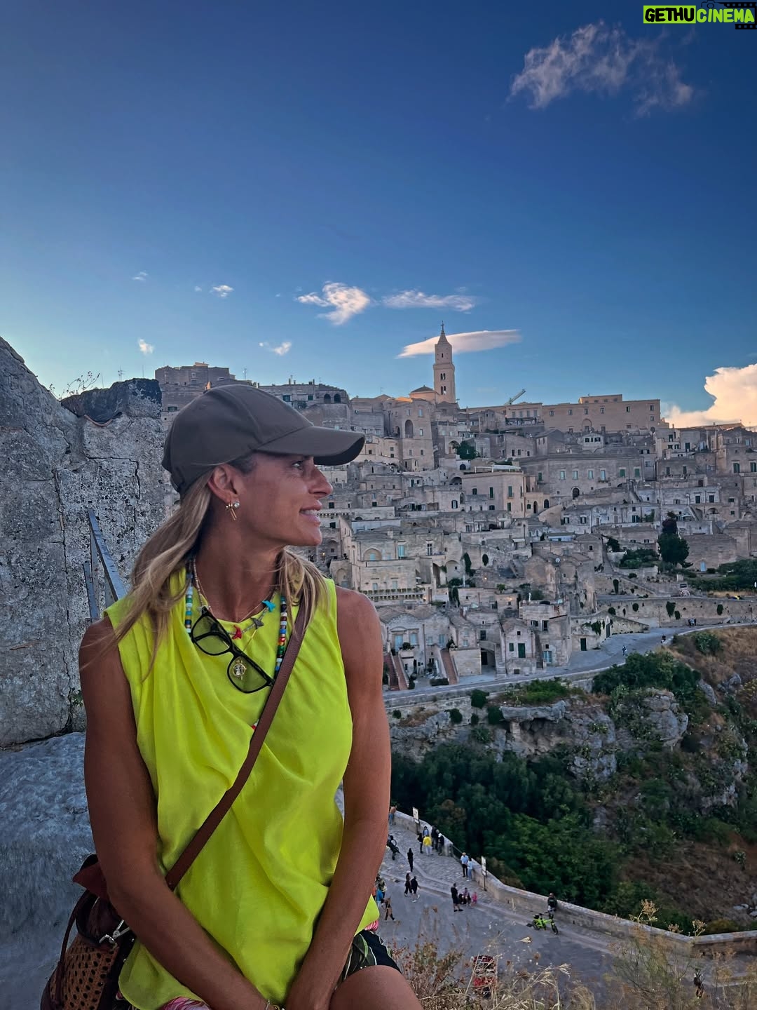 Martina Colombari - 20.4K Likes - Sasso Caveoso o Sasso Barisano?
“Occorre tenere in vita il passato nella luce di nuovi orizzonti “
Carmelo Andrea Bruno 16-8-983