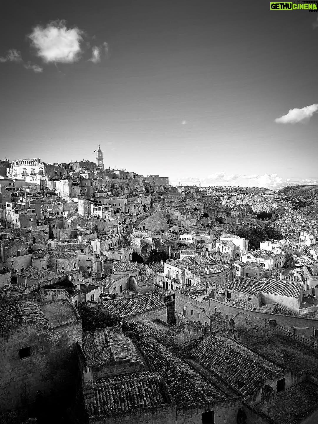 Martina Colombari - 20.4K Likes - Sasso Caveoso o Sasso Barisano?
“Occorre tenere in vita il passato nella luce di nuovi orizzonti “
Carmelo Andrea Bruno 16-8-983