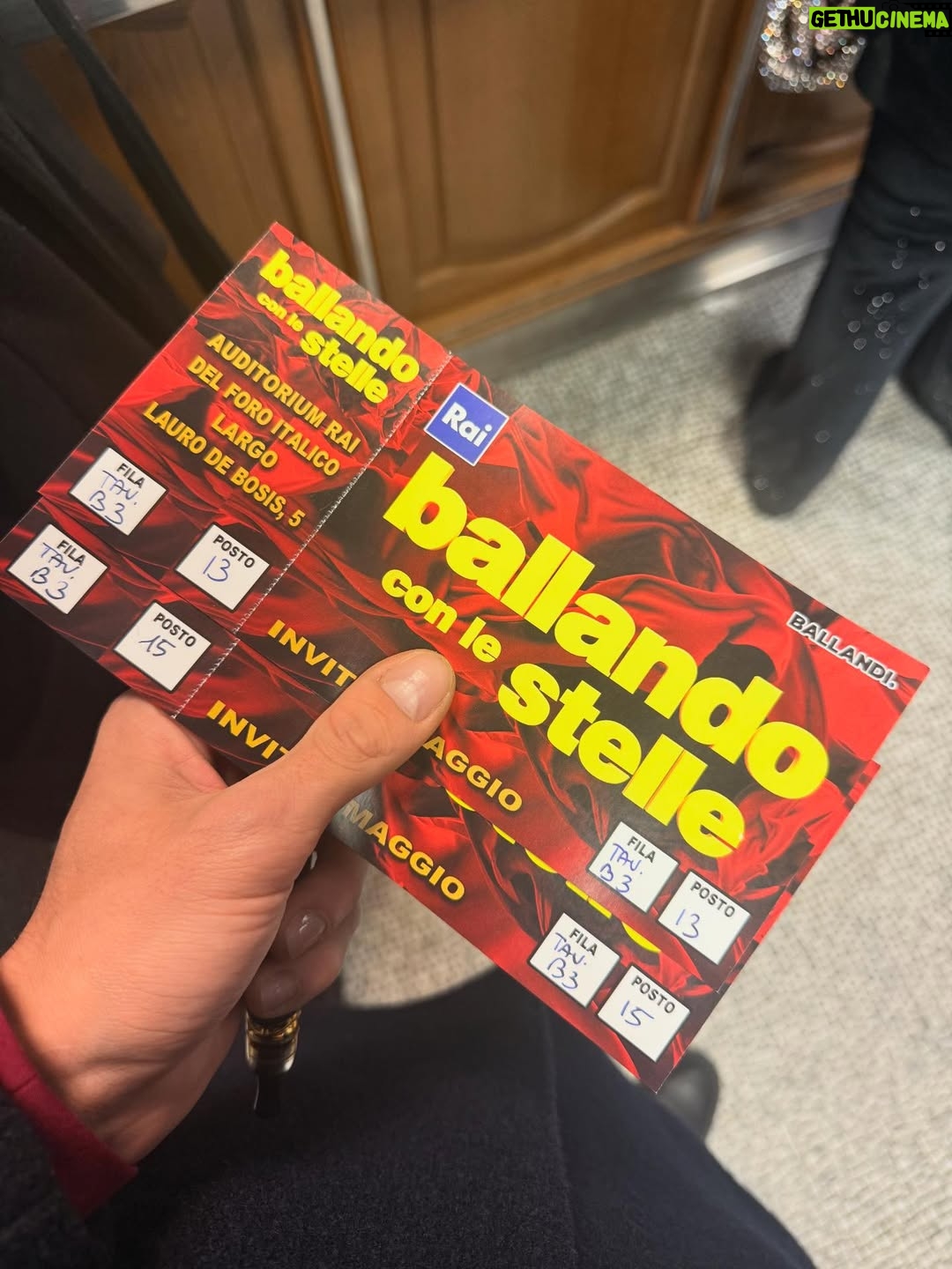 Martina Colombari - 32K Likes - Ciao mamma!!! 
Queste foto sono un messaggio per te, per farti i complimenti per il percorso immenso che hai fatto: pieno di emozioni, gioia, felicità, ma anche difficoltà!!!
So che tu hai dato il massimo e ci hai provato con tutta l’energia che hai, quindi per me hai vinto tu!
Come dice papà, non vince chi arriva primo ma vince chi migliora di più e chi ci mette l’anima e questo fa il caso tuo!! Anche Caroline (vera tecnica di ballo) dice che che eri la più tecnica 😉😉😉
Grazie anche a te Favillone!! Per averla sopportata, supportata e sostenuta sia nei momenti più critici che in quelli più piacevoli. 
Ma sopratutto in bocca al lupo per questo nuovo cerchio di vita che si è aperto!!! 👶🏼🧿👶🏼
Ovviamente anche un ringraziamento a tutto il team di Ballando che avete fatto un lavoro eccezionale!!!

Ps. Mamma siete in poche che a 50 avete la tartaruga😂

Ti amo da qui all’infinito un infinito di volte ♾️🩵