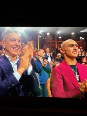 Martina Colombari Instagram - Ciao mamma!!! 
Queste foto sono un messaggio per te, per farti i complimenti per il percorso immenso che hai fatto: pieno di emozioni, gioia, felicità, ma anche difficoltà!!!
So che tu hai dato il massimo e ci hai provato con tutta l’energia che hai, quindi per me hai vinto tu!
Come dice papà, non vince chi arriva primo ma vince chi migliora di più e chi ci mette l’anima e questo fa il caso tuo!! Anche Caroline (vera tecnica di ballo) dice che che eri la più tecnica 😉😉😉
Grazie anche a te Favillone!! Per averla sopportata, supportata e sostenuta sia nei momenti più critici che in quelli più piacevoli. 
Ma sopratutto in bocca al lupo per questo nuovo cerchio di vita che si è aperto!!! 👶🏼🧿👶🏼
Ovviamente anche un ringraziamento a tutto il team di Ballando che avete fatto un lavoro eccezionale!!!

Ps. Mamma siete in poche che a 50 avete la tartaruga😂

Ti amo da qui all’infinito un infinito di volte ♾️🩵