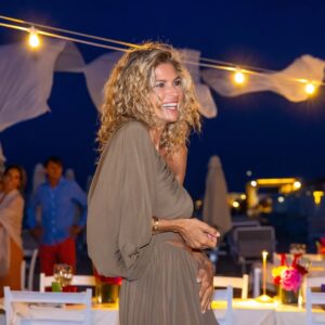 Martina Colombari Instagram - Grazie a tutti! ❤️🌟🎂🌟❤️
In questa ultima settimana, da cinquantenne, ho pensato alla magia di questi momenti, irripetibili, unici.
Senza troppi giri di parole tutto ciò mi riempie di gioia, gratitudine e forza, forza di vivere con amore ogni attimo! Ed è anche grazie a voi!
#imieiprimicinquantanni