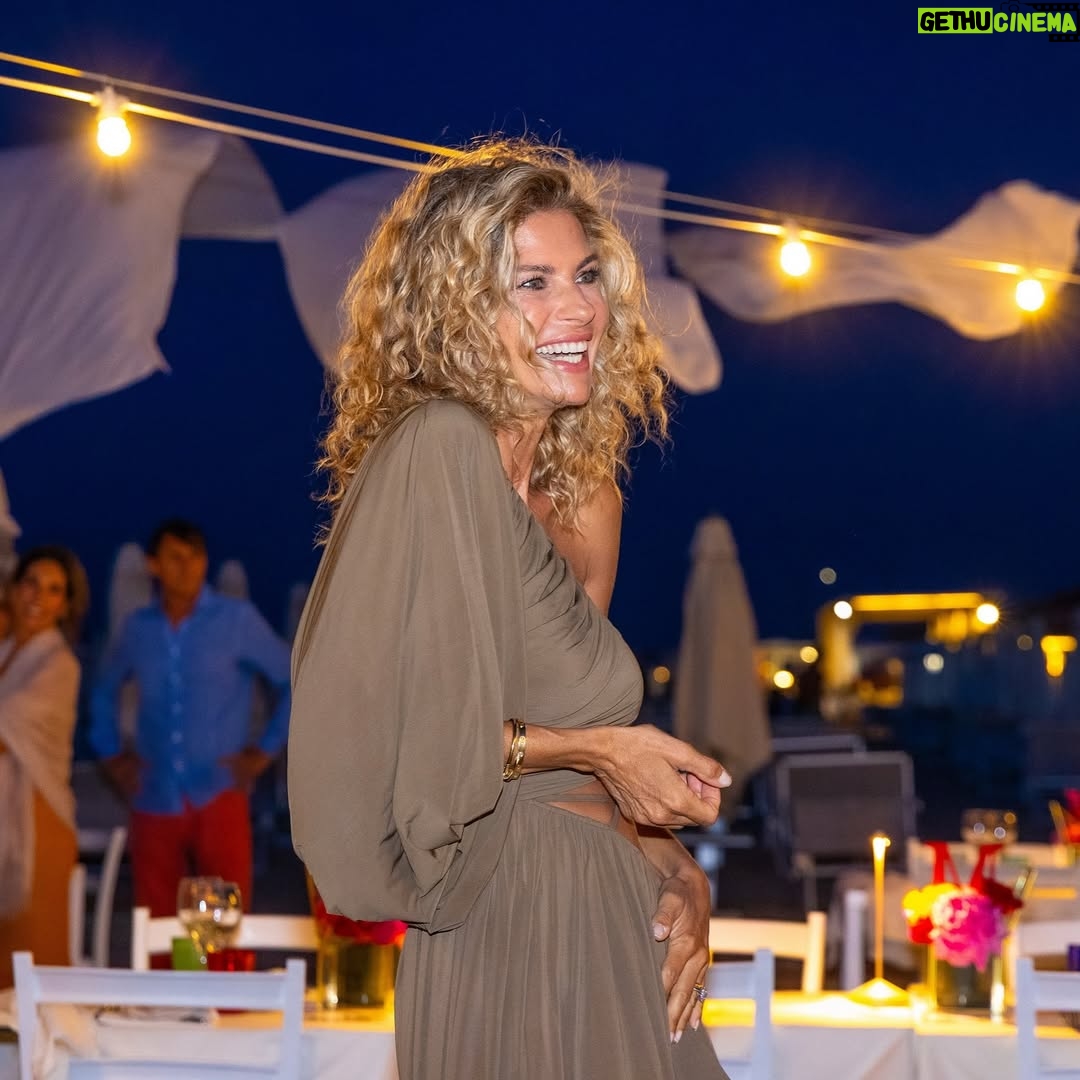 Martina Colombari - 41.8K Likes - Grazie a tutti! ❤️🌟🎂🌟❤️
In questa ultima settimana, da cinquantenne, ho pensato alla magia di questi momenti, irripetibili, unici.
Senza troppi giri di parole tutto ciò mi riempie di gioia, gratitudine e forza, forza di vivere con amore ogni attimo! Ed è anche grazie a voi!
#imieiprimicinquantanni