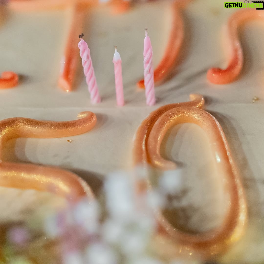 Martina Colombari - 41.8K Likes - Grazie a tutti! ❤️🌟🎂🌟❤️
In questa ultima settimana, da cinquantenne, ho pensato alla magia di questi momenti, irripetibili, unici.
Senza troppi giri di parole tutto ciò mi riempie di gioia, gratitudine e forza, forza di vivere con amore ogni attimo! Ed è anche grazie a voi!
#imieiprimicinquantanni