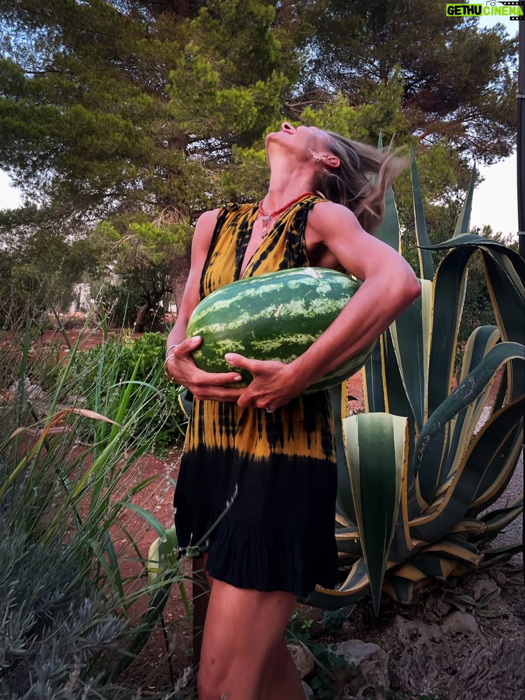 Martina Colombari - 19.1K Likes - Tornerò presto …. Puglia bella!