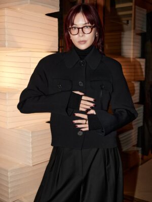 Mary Sara Instagram - "A sense of togetherness" Soshiotsuki for Zara

Soshiotsukiらしい日本人の精神性やテーラー技術。
80～90年代への愛がデザインにも
空間にも落とし込まれていて感動でした。
ブブさんも一緒に ファミリーフォト

12/4 (木)発売です。
本当にシルエットが息を呑むほど美しいので
みんなにも感動してもらいたい

@zara #SoshiotsukiXZara #PR
@soshiotsuki