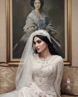 Maryam Momen Instagram - مریم و سهیل ♥️

✨ Bride & groom :
@maryam.momen 
@soheilghasedi_official 
.
✨ Ceremonies : 
@tashrifatsilva 
.
✨ Photography studio :
@falifilm 
.
✨ Makeup artist :
@maryamrahnama__ 
.
✨Hairstyle :
@minanorozi_hairstyle 
.
✨ Bride dress :
@maria_bashirianofficial 
.
✨ Groom suit : 
@masihzad_official 
.
✨ Groom hairstyle : 
@masouddehghanorg 
.
✨ Flowers & car :
@pouzhanflower 
.
✨ Perfume :
@jamal.perfume
.
✨ Beauty salon :
@maryamrahnamabeauty 
.
✨location for photography:
@emaratelin 
🤍
‎#مریم_مومن #سهیل_قاصدی #مراحل_میکاپ #مریم_رهنما
#ازدواج_هنرمندان #عشق  #آذربایجان #تورک #سلبریتی #عروسی