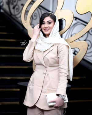 Maryam Momen Instagram - جشن حافظ

.

.
Makeup: @sanaz.janaki 
Dress style: @heemes.ir_somita 
رفقای جان من ❤️❤️

عکس از
@sara_a_mrdi 
@samira__asadiyan 

#جشن #حافظ #جشن_حافظ #مریم_مومن