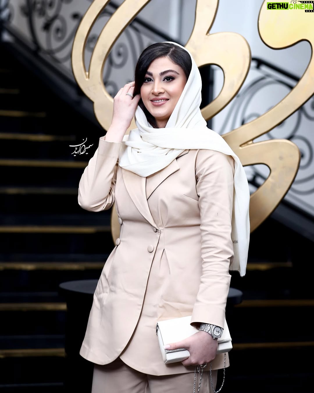 Maryam Momen - 87.5K Likes - جشن حافظ

.

.
Makeup: @sanaz.janaki 
Dress style: @heemes.ir_somita 
رفقای جان من ❤️❤️

عکس از
@sara_a_mrdi 
@samira__asadiyan 

#جشن #حافظ #جشن_حافظ #مریم_مومن