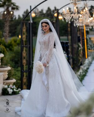 Maryam Momen Instagram - مریم و سهیل ♥️

✨ Bride & groom :
@maryam.momen 
@soheilghasedi_official 
.
✨ Ceremonies : 
@tashrifatsilva 
.
✨ Photography studio :
@falifilm 
.
✨ Makeup artist :
@maryamrahnama__ 
.
✨Hairstyle :
@minanorozi_hairstyle 
.
✨ Bride dress :
@maria_bashirianofficial 
.
✨ Groom suit : 
@masihzad_official 
.
✨ Groom hairstyle : 
@masouddehghanorg 
.
✨ Flowers & car :
@pouzhanflower 
.
✨ Perfume :
@jamal.perfume
.
✨ Beauty salon :
@maryamrahnamabeauty 
.
✨location for photography:
@emaratelin 
🤍
‎#مریم_مومن #سهیل_قاصدی #مراحل_میکاپ #مریم_رهنما
#ازدواج_هنرمندان #عشق  #آذربایجان #تورک #سلبریتی #عروسی