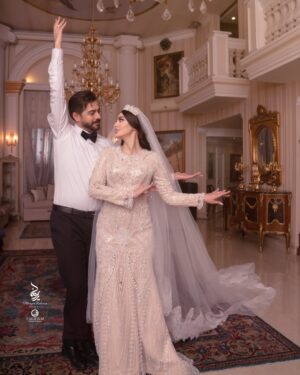 Maryam Momen Instagram - مریم و سهیل ♥️

✨ Bride & groom :
@maryam.momen 
@soheilghasedi_official 
.
✨ Ceremonies : 
@tashrifatsilva 
.
✨ Photography studio :
@falifilm 
.
✨ Makeup artist :
@maryamrahnama__ 
.
✨Hairstyle :
@minanorozi_hairstyle 
.
✨ Bride dress :
@maria_bashirianofficial 
.
✨ Groom suit : 
@masihzad_official 
.
✨ Groom hairstyle : 
@masouddehghanorg 
.
✨ Flowers & car :
@pouzhanflower 
.
✨ Perfume :
@jamal.perfume
.
✨ Beauty salon :
@maryamrahnamabeauty 
.
✨location for photography:
@emaratelin 
🤍
‎#مریم_مومن #سهیل_قاصدی #مراحل_میکاپ #مریم_رهنما
#ازدواج_هنرمندان #عشق  #آذربایجان #تورک #سلبریتی #عروسی