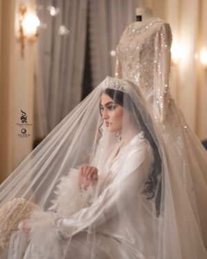 Maryam Momen Instagram - مریم و سهیل ♥️

✨ Bride & groom :
@maryam.momen 
@soheilghasedi_official 
.
✨ Ceremonies : 
@tashrifatsilva 
.
✨ Photography studio :
@falifilm 
.
✨ Makeup artist :
@maryamrahnama__ 
.
✨Hairstyle :
@minanorozi_hairstyle 
.
✨ Bride dress :
@maria_bashirianofficial 
.
✨ Groom suit : 
@masihzad_official 
.
✨ Groom hairstyle : 
@masouddehghanorg 
.
✨ Flowers & car :
@pouzhanflower 
.
✨ Perfume :
@jamal.perfume
.
✨ Beauty salon :
@maryamrahnamabeauty 
.
✨location for photography:
@emaratelin 
🤍
‎#مریم_مومن #سهیل_قاصدی #مراحل_میکاپ #مریم_رهنما
#ازدواج_هنرمندان #عشق  #آذربایجان #تورک #سلبریتی #عروسی